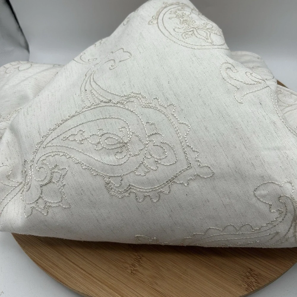 Balsam & Fir Trading Co. White Paisely Linen Embroidered Tree Skirt 52